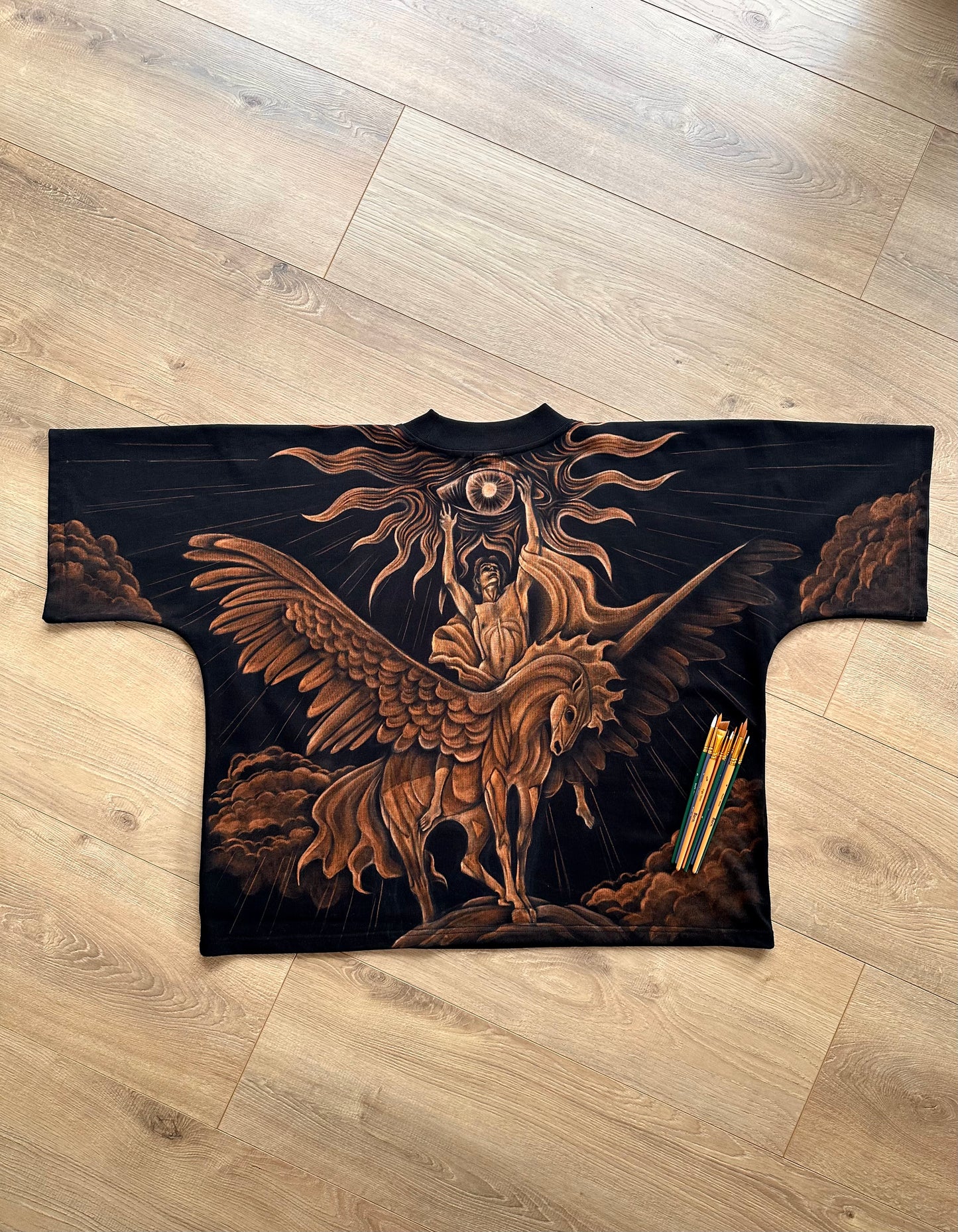 ‘Apollo sittande på hästen Pegasus' T-Shirt
